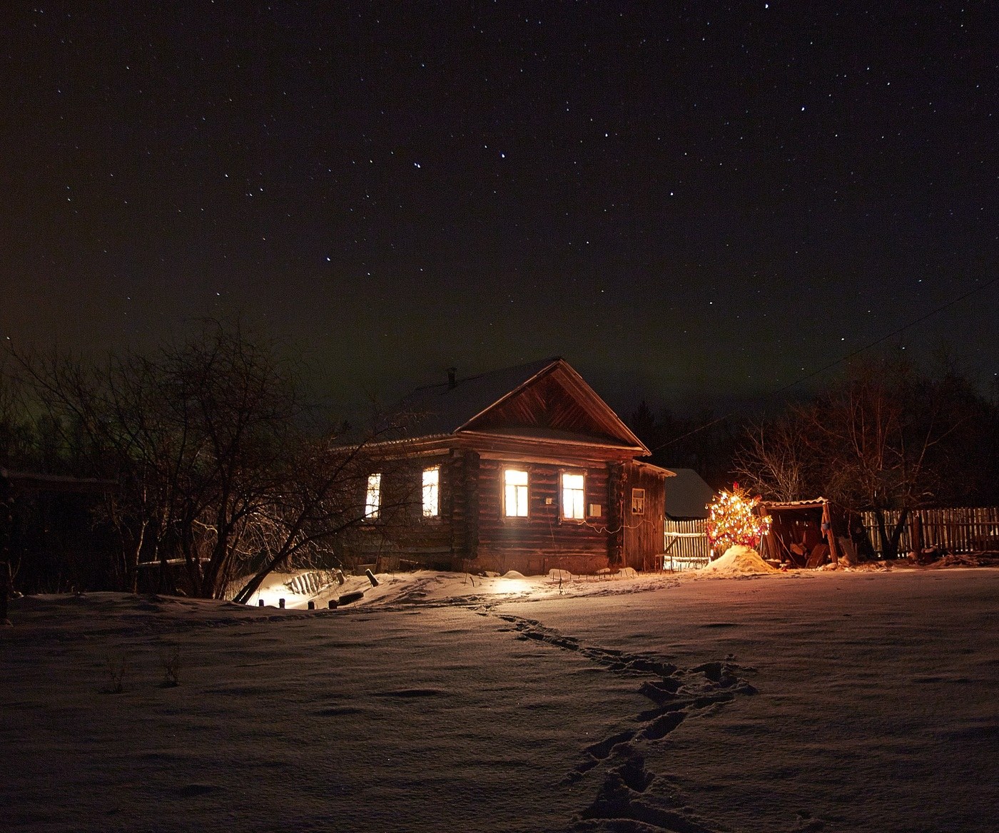 Ночь в деревне фото. Ночь в деревне. Зимняя деревня. Домик в деревне ночью. Деревенский домик ночью.