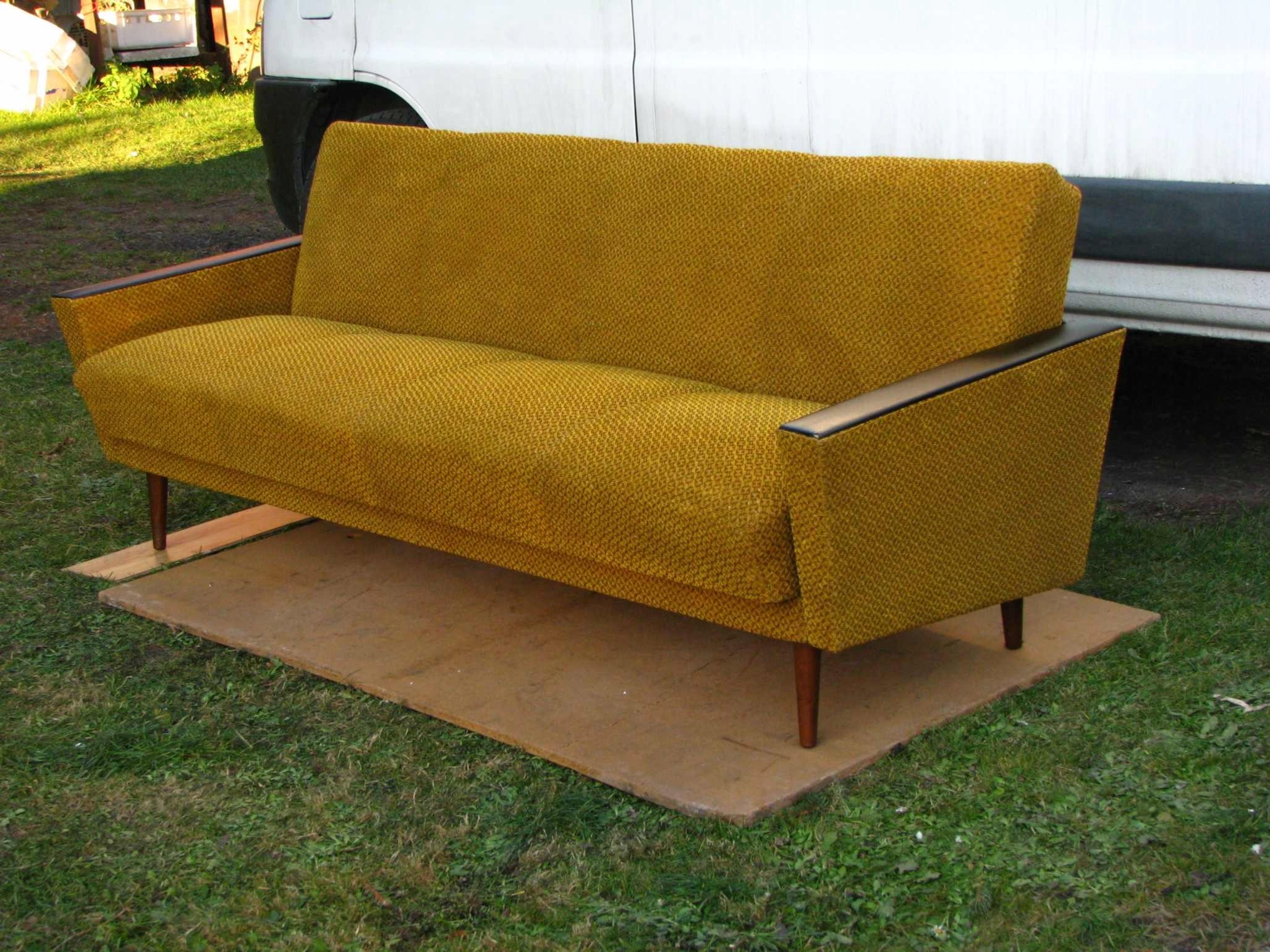 диван в стиле 60 х годов