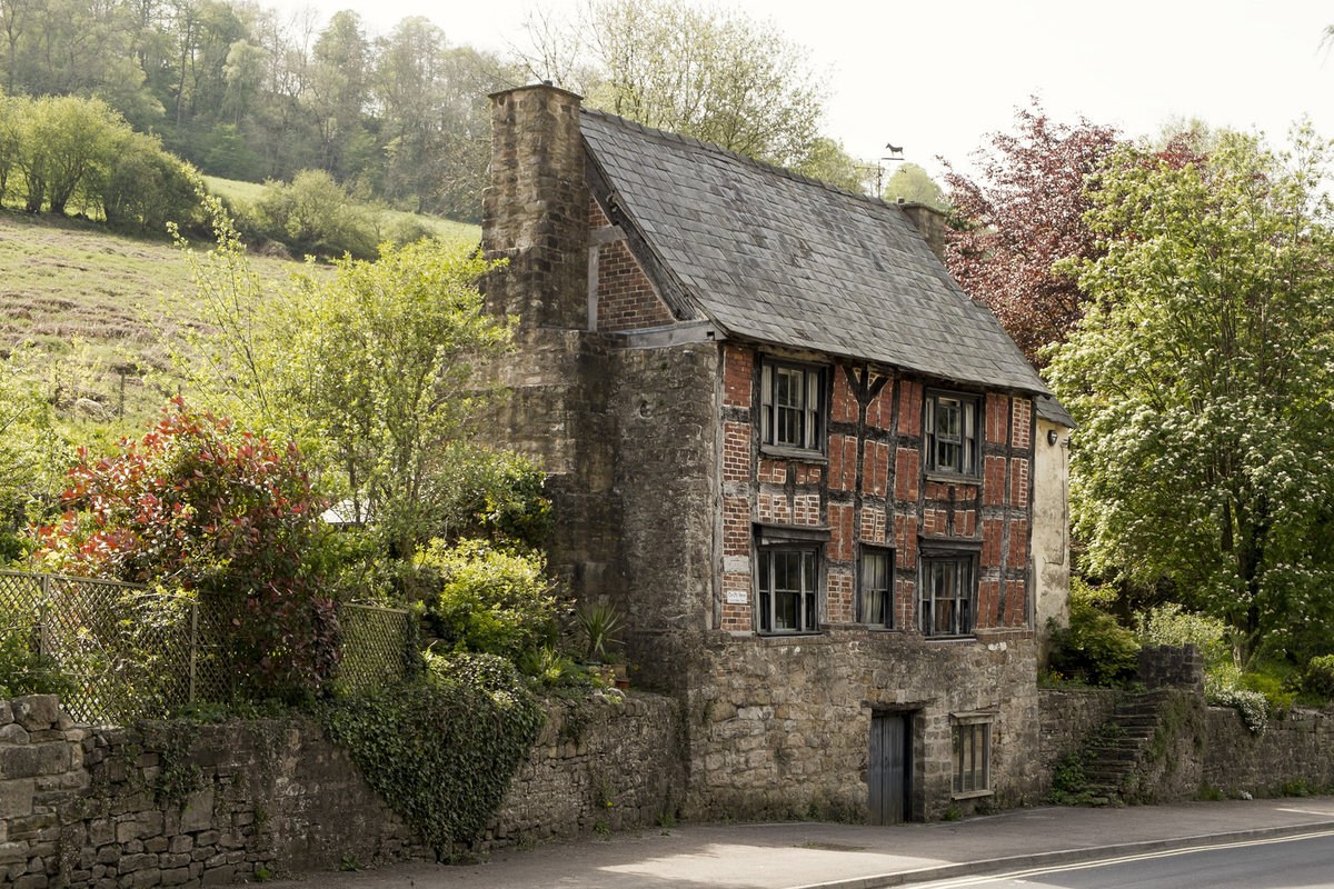 Стар инглиш. Глостершир Англия. Коттедж 19 век Великобритания. Англия сельский дом 19. Старинная английская деревня Тюдор.